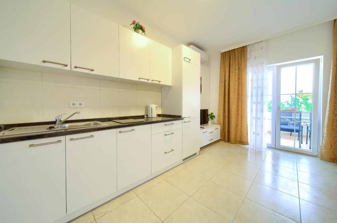 Apartmani Mara Matic Malinska Exterior photo