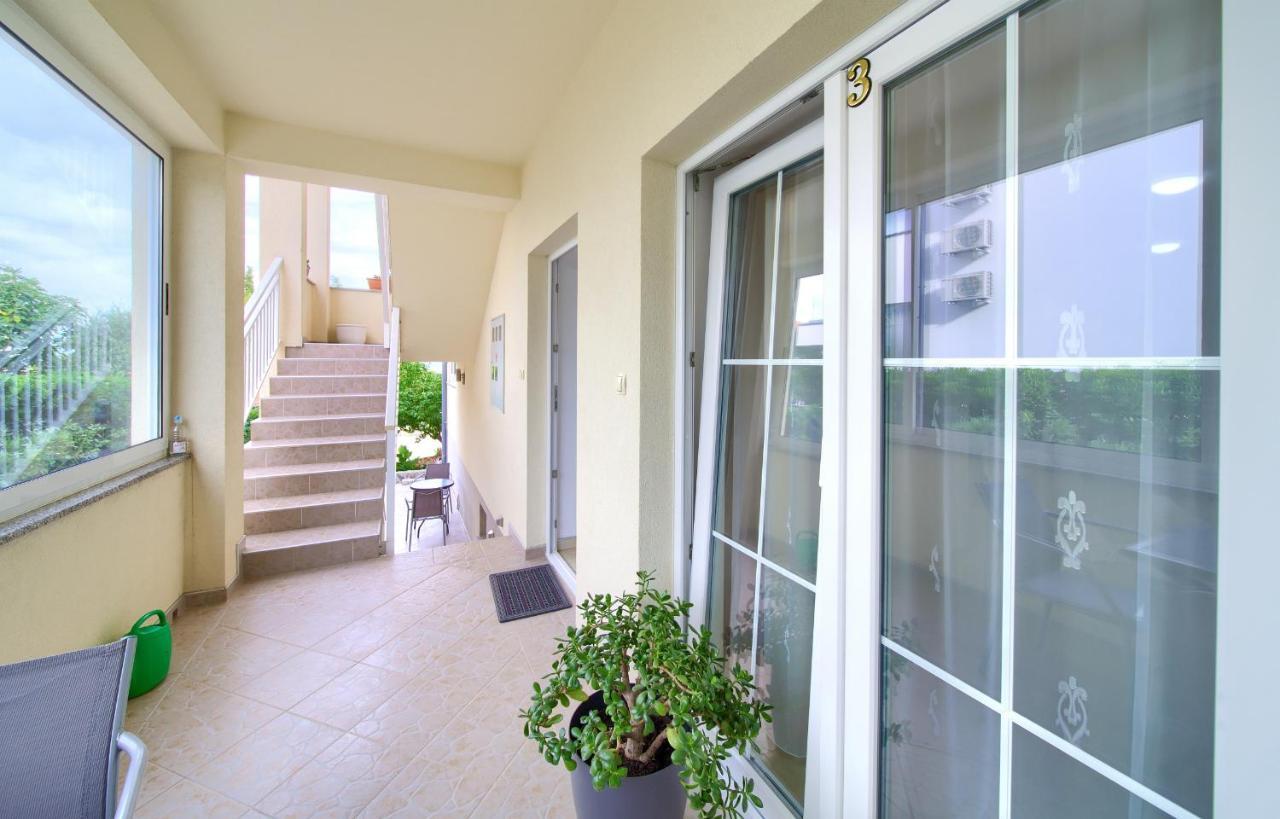 Apartmani Mara Matic Malinska Exterior photo